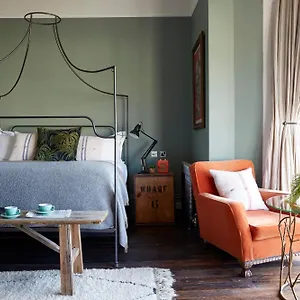 Hotel Artist, Brighton